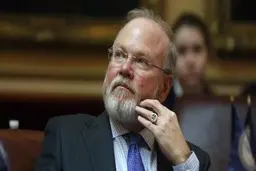  سناتور ویرجینیا بر اثر ابتلا به کرونا درگذشت
