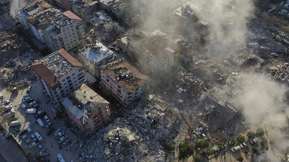 تصاویر تازه از شکسته شدن پوسته زمین در هاتای ترکیه | زمین کاملا دهن باز کرده! + ویدئو