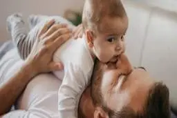 اتفاقی که پس از پدر شدن برای شما می افتد | چرا بعد از پدر شدن مغزتان کوچک می‌شود؟