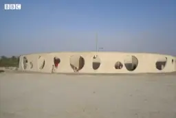 مدرسه‌ای در دل کویر، برنده جایزه معماران بریتانیا شد +ویدیو
