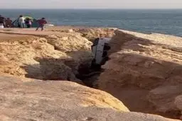 سقوط پراید بین صخره های ساحلی نایبند عسلویه+ویدئو 