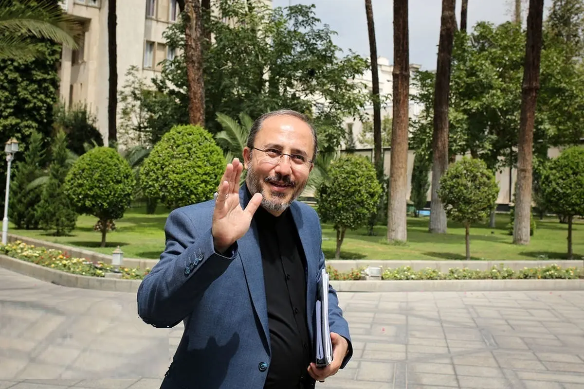 انتقاد سپهر خلجی از وضعیت فرهنگی کشور | «قدر شهید رئیسی را ندانستید، حالا باید استغفار کنید»
