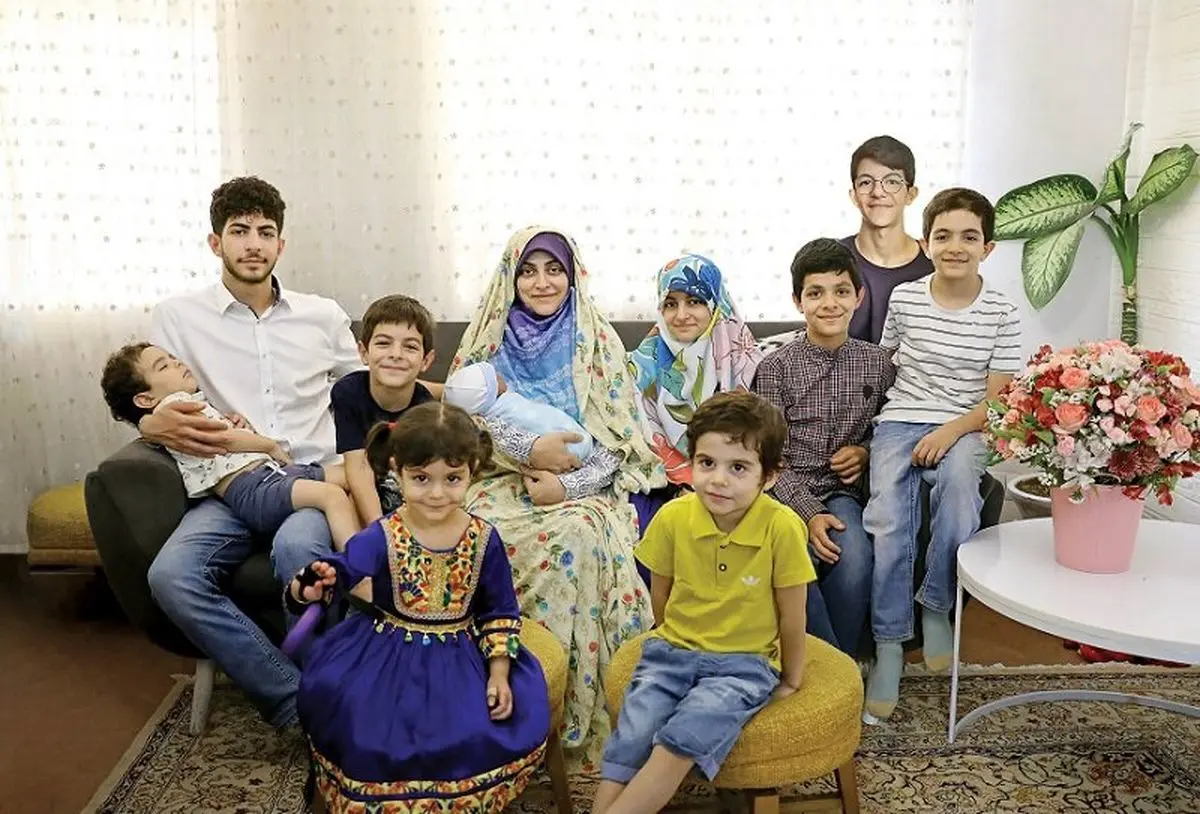 مهاجرت بلاگر فرزند آوری به عمان همراه ۱۰ فرزند خود! | ایران بهشت روی زمین است اما من مهاجرت کردم! +ویدئو