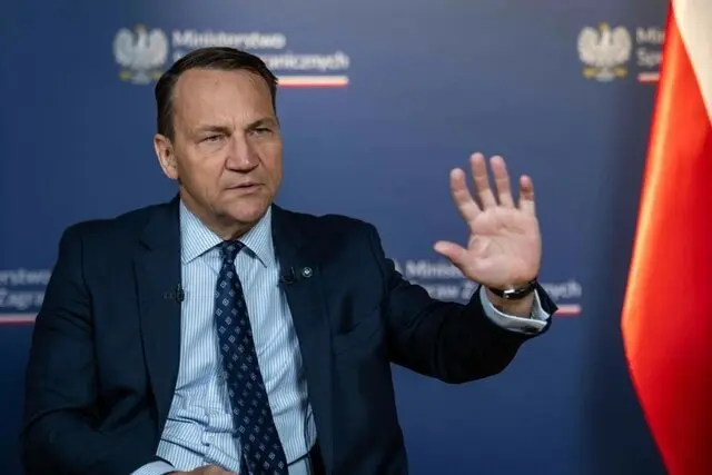 وزیر امور خارجه لهستان: علف می‌خوریم ولی مستعمره روسیه نمی‌شویم | لهستان: هدف بعدی روسیه ما هستیم