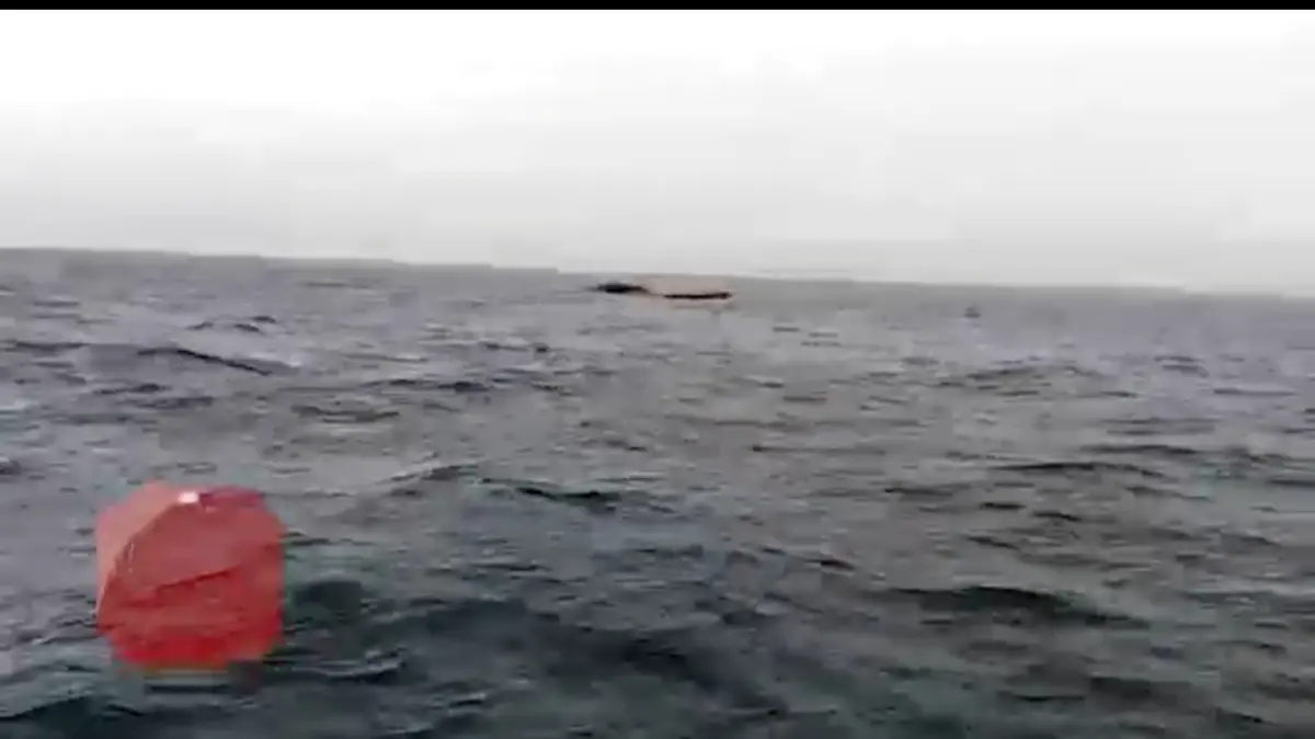 تصاویری از کشتی غرق شده در جزیره لارک هرمزگان + ویدئو
