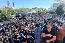 انتقال پیکر علامه حسن‌زاده به روستای محل زادگاهش به وسیله بالگرد 