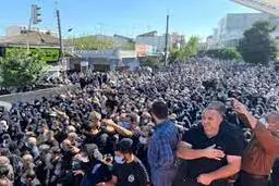 انتقال پیکر علامه حسن‌زاده به روستای محل زادگاهش به وسیله بالگرد 