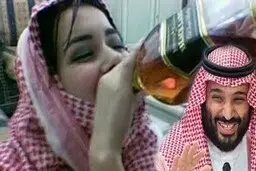 ویدئوی تکان دهنده از مصرف مشروبات الکلی در عربستان| نوشیدن مشروبات الکلی توسط یک زن محجبه در خیابان های عربستان 