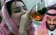 ویدئوی تکان دهنده از مصرف مشروبات الکلی در عربستان| نوشیدن مشروبات الکلی توسط یک زن محجبه در خیابان های عربستان 