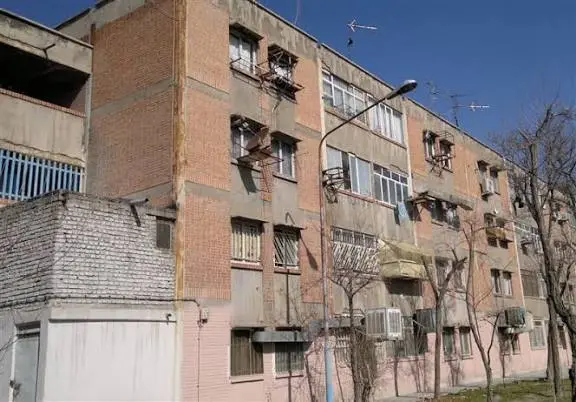 هشدار ساکنان پیکان‌شهر: خطر ریزش بلوک‌ها و ضرورت نوسازی فوری شهرک