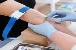 برای آزمایشات چند ساعت چیزی نخوریم؟ | نکاتی برای ناشتایی قبل آزمایش که تابحال نمی‌دانستید 