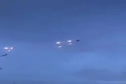 پرتاب فلر از سوی سوخو۲۵ روسی برای گریختن از موشک‌های حرارتی+ویدئو 