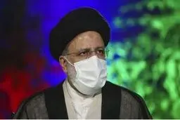 اهدای پیراهن شماره ۸ تیم ملی فوتبال به رئیسی