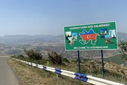 سفیر ایران در ایروان: دریافت عوارض از کامیون‌های ایرانی برخلاف توافق ۳ جانبه روسیه، ارمنستان و آذربایجان است | کامیون‌های ایرانی در بدو ورود به ارمنستان عوارض پرداخت می‌کنند؛ انتظار نداشتیم صد کیلومتر جلوتر مجدداً به آذربایجان هم عوارض بدهند | انتظار داشت