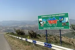 سفیر ایران در ایروان: دریافت عوارض از کامیون‌های ایرانی برخلاف توافق ۳ جانبه روسیه، ارمنستان و آذربایجان است | کامیون‌های ایرانی در بدو ورود به ارمنستان عوارض پرداخت می‌کنند؛ انتظار نداشتیم صد کیلومتر جلوتر مجدداً به آذربایجان هم عوارض بدهند | انتظار داشت