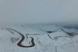 مرند؛ در چهل و نهمین روز بهار برف می‌بارد!+ویدئو 