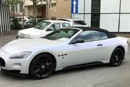 تصادف وحشتناک یک مازراتی میلیاردی در خیابان‌های تهران | شوت شد سمت پیاده رو! + ویدئو