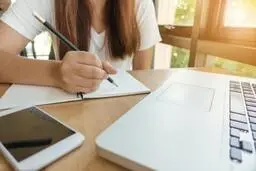با این روش غلط های جزوه ات رو به راحتی پاک کن! + ویدئو