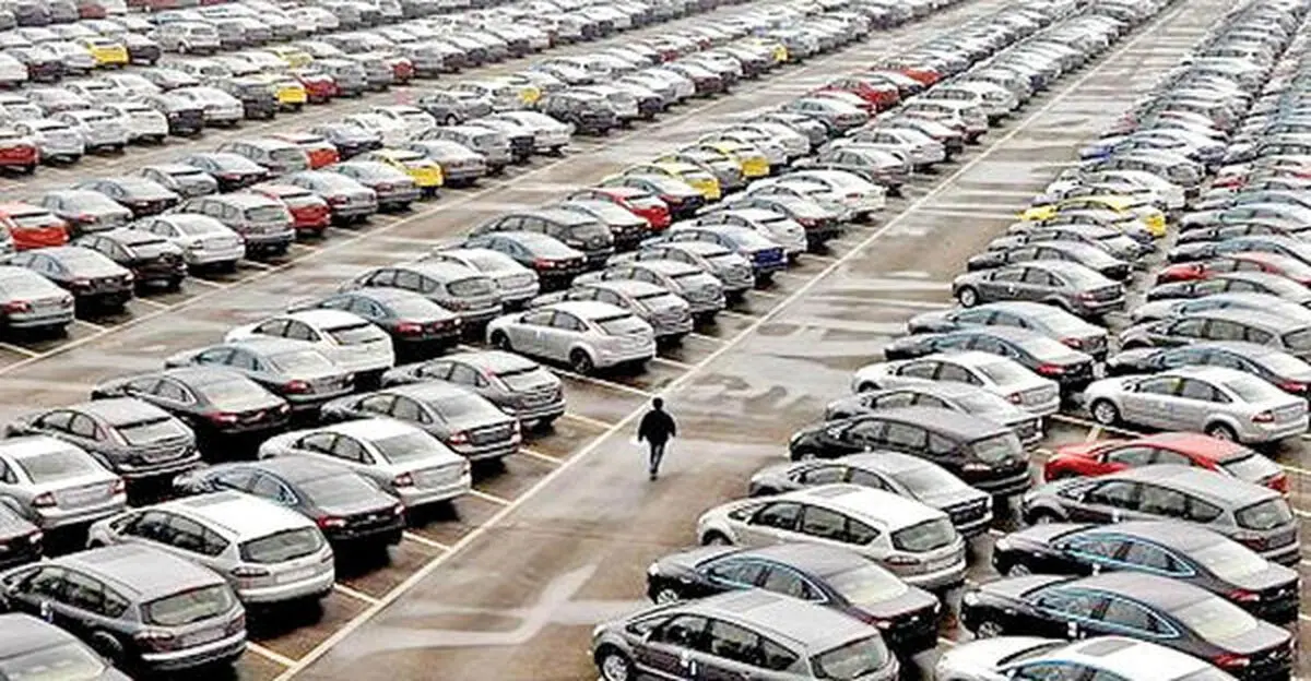 عقبگرد سیاستی در بازار خودرو | تا نهایی شدن طرح مجلس مبنی بر عرضه بورسی، در کمیته خودرو تصویب شد