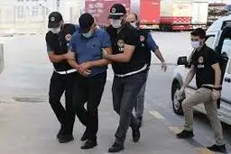 لحظه فرار ترسناک اما نافرجام یک متهم از خودروی پلیس+ویدئو 