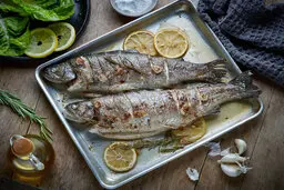 یکبار برای همیشه روش آسون و بی دردسر جدا کردن تیغ ماهی رو یاد بگیر! | با این روش به راحتی از شر تیغ ماهی راحت میشی! + ویدئو