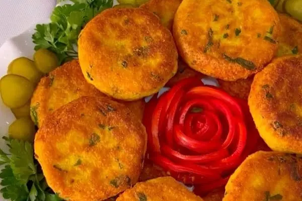 اگر فقط سیب زمینی داری این کوکو رو درست کن، محشر میشه  | طرز تهیه ی کوکوی سیب زمینی بدون تخم مرغ