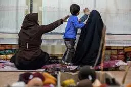 بسته حمایتی در راه است  |  تسهیلات ارزان قیمت و کمک های بلاعوض برای زنان سرپرست خانوار