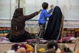 بسته حمایتی در راه است  |  تسهیلات ارزان قیمت و کمک های بلاعوض برای زنان سرپرست خانوار