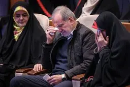 اشک‌های پزشکیان و قساوت اجتماعی | درس‌هایی از انسانیت در دنیای سیاست