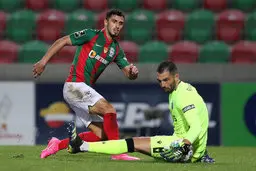 به کیا و کریمی نگاه کن!