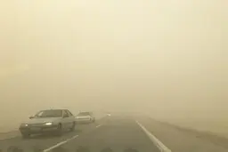 
 طوفان شن ۱۱۲ کیلومتری زابل را در غبار محو کرد
