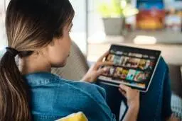 معرفی فیلم سینمایی و تلویزیونی همزمان با شب یلدا | آخر هفته یلدایی چه فیلم هایی پخش می‌شود؟