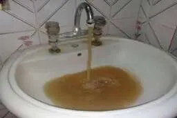 اختلاط آب شرب و فاضلاب در پردیس اهواز| چه کسی پاسخگوست؟