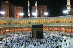 هزینه عمره را به درمان کرونا اختصاص دهید