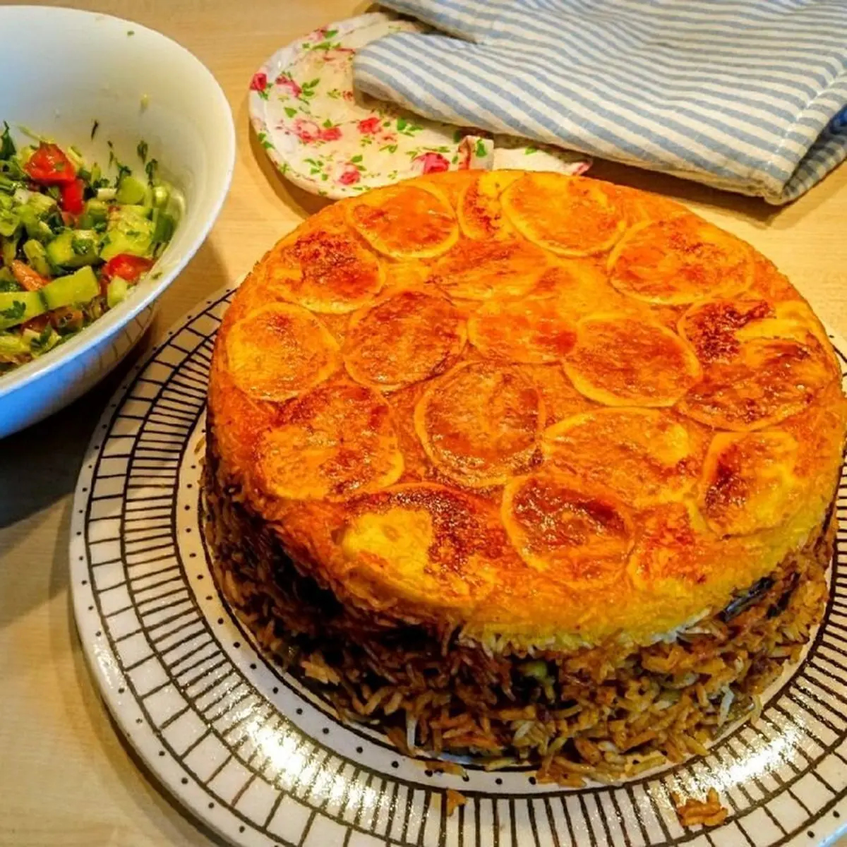 ترفندهایی ساده برای داشتن یک ته دیگ ترد و خوشمزه