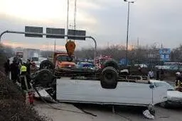 واژگونی مینی‌بوس در مشهد با 10 مصدوم 