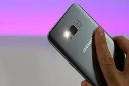 از چراغ قوه گوشی به این دلیل مهم استفاده نکنید!