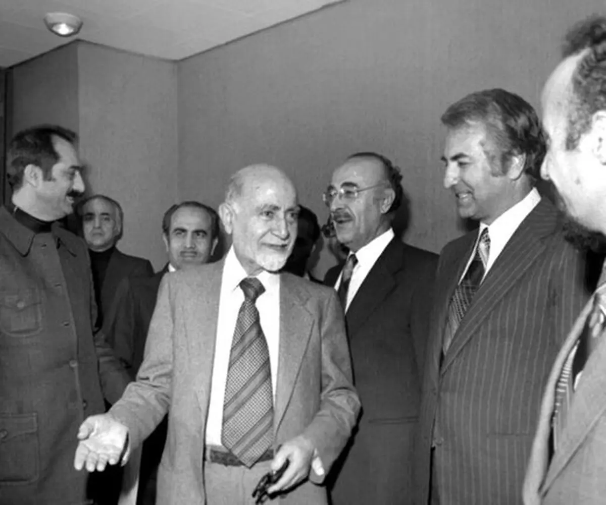بازرگان در عرصه سیاست ایرانی یکه و تنها ماند