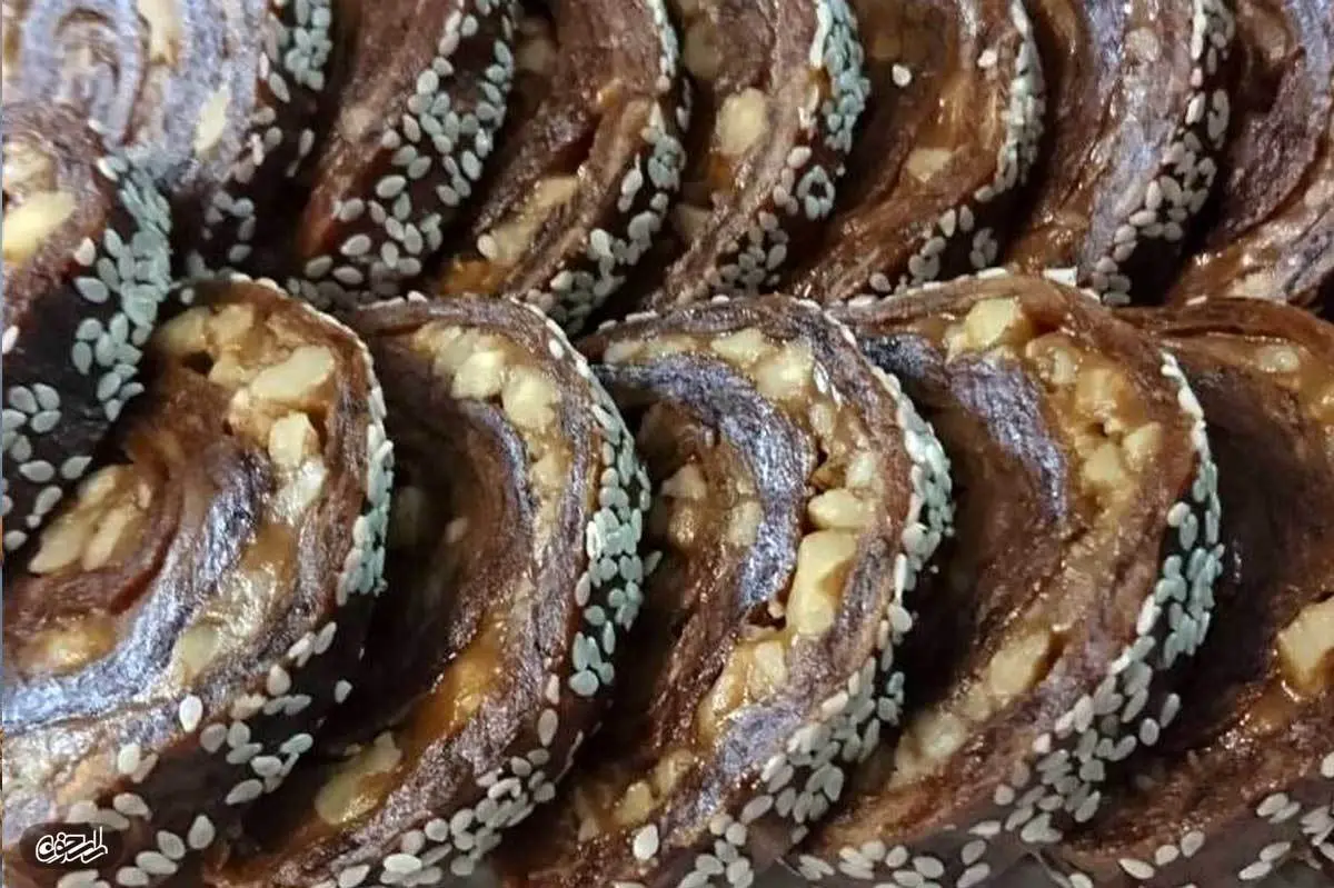طرز تهیه دسر خرما | باورت می‌شه فقط سه قلم مواد لازم داره؟ +ویدئو