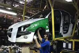 دستوری بودن قیمت خودرو قطعه‌سازان را ورشکست می‌کند

