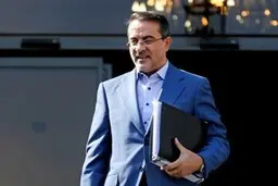 کوچک‌سازی دولت به نهاد ریاست جمهوری رسید
