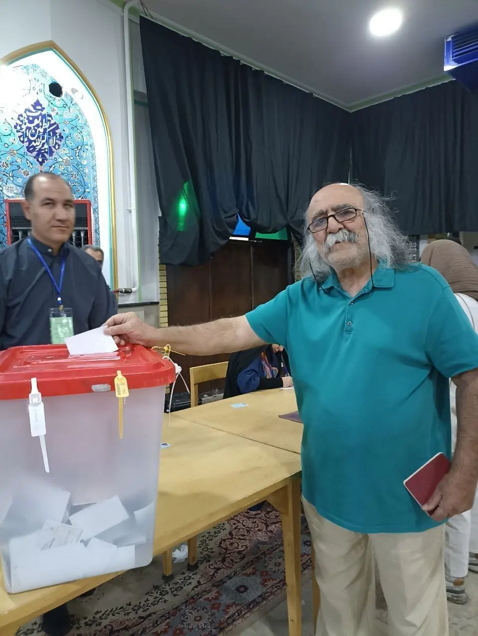 کیوان صمیمی در انتخابات دوره دوم ریاست جمهوری شرکت کرد +ویدئو