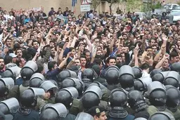 اعتراضات گسترده کشاورزان موجب جان باختن راننده کامیون شد | جزئیات