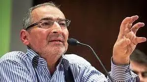 اعتراض حق مردم است | زیباکلام: نمی‌توانم کنار ترامپ و نتانیاهو بایستم