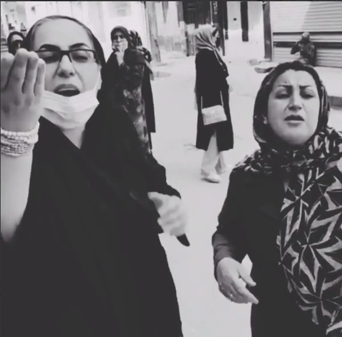 این زن سه فرزند و شوهرش را زیر آوار متروپل از دست داد + ویدیو
