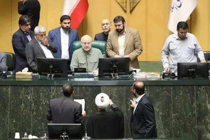 انتقاد تند روزنامه جمهوری اسلامی از قالیباف و نمایندگان تندرو: قالیباف دنبال کاپیتولاسیون چینی و روسی است | شما صلاحیت نمایندگی مجلس را ندارید