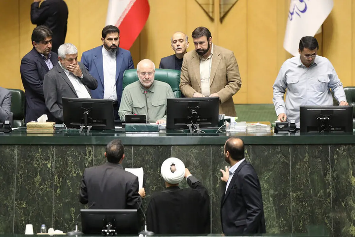 انتقاد تند روزنامه جمهوری اسلامی از قالیباف و نمایندگان تندرو: قالیباف دنبال کاپیتولاسیون چینی و روسی است | شما صلاحیت نمایندگی مجلس را ندارید