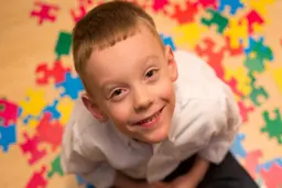 با بیماری اتیسم بیشتر آشنا شوید | همه چیز در مورد اتیسم و تفاوت های آن 