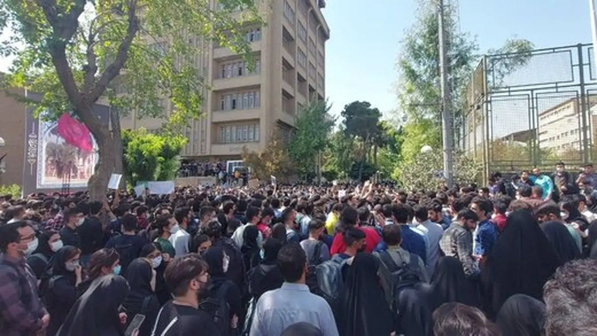 توهین روزنامه شهرداری به دانشجویان معترض: دانشجویان برای سرویس بهداشتی مختلط، پایکوبی می‌کنند!