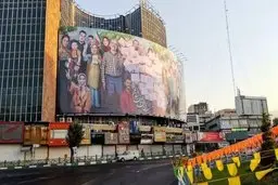 تصویر جالب از دیوارنگاره میدان ولیعصر(عج)| میدان ولیعصر(عج) انتخاباتی شد